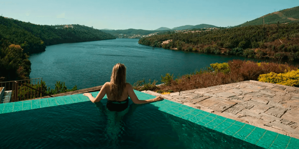 La suite con la que soñamos tiene piscina privada con vistas al Duero y está en Portugal